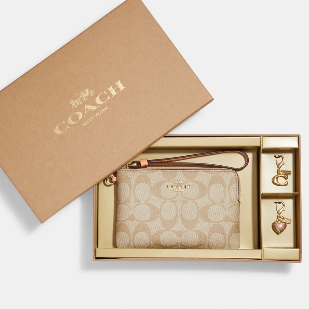 Coach✨NIB Wristlet 3 Pc Box Set